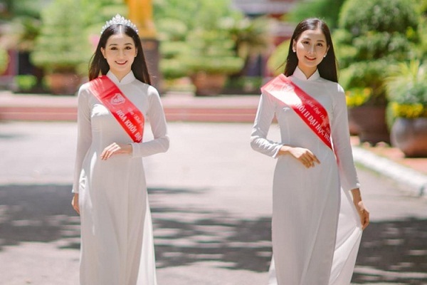 Hai 'nàng thơ xứ Huế' xinh đẹp, học giỏi đặc cách vào chung khảo HHVN