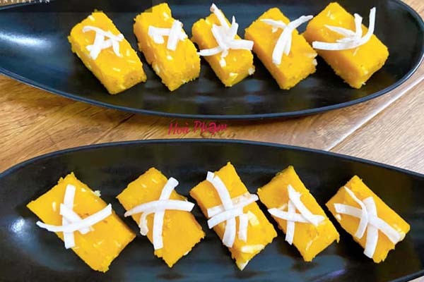 Cuối tuần vào bếp cùng con làm bánh bí đỏ dừa non