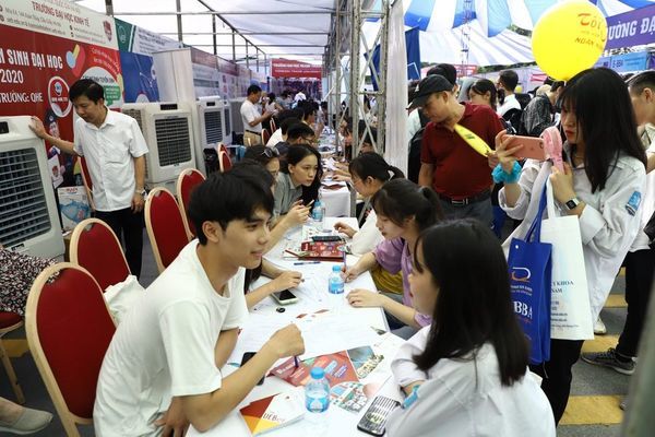 Trường ĐH Kinh tế (ĐH Quốc gia Hà Nội) lấy điểm sàn cao nhất là 18