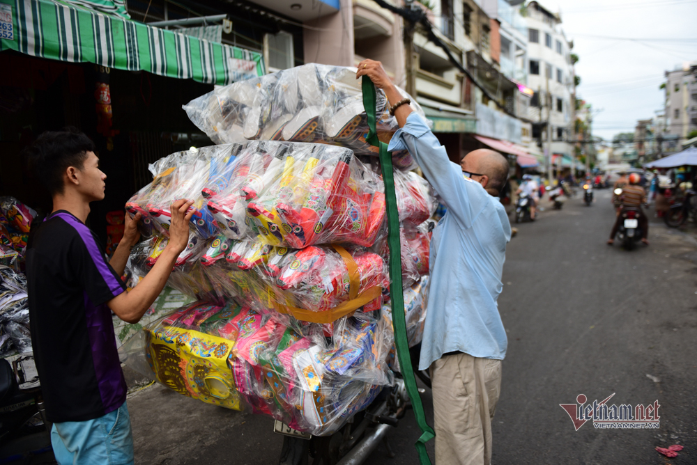 Chợ 'âm phủ' Sài Gòn đìu hiu, ế khách