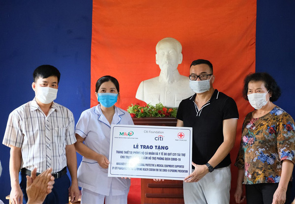 Local people and grassroots health stations get support to fight COVID-19