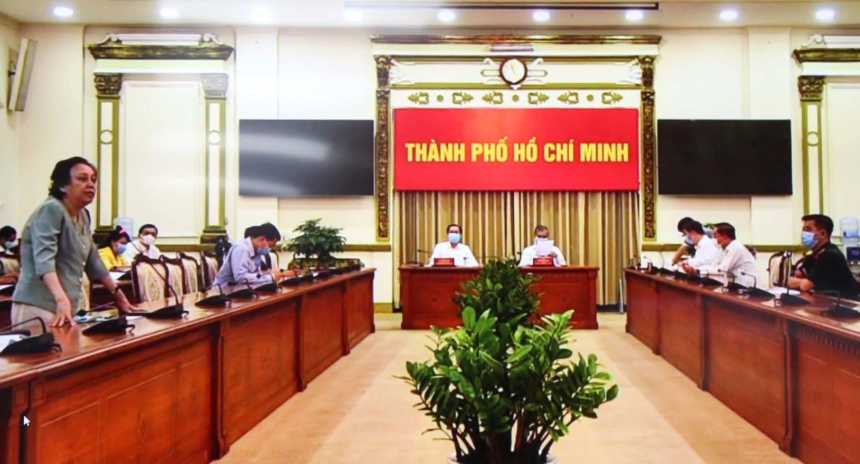 Hai thiếu nữ bị bắn chết vì nhảy múa dưới mưa