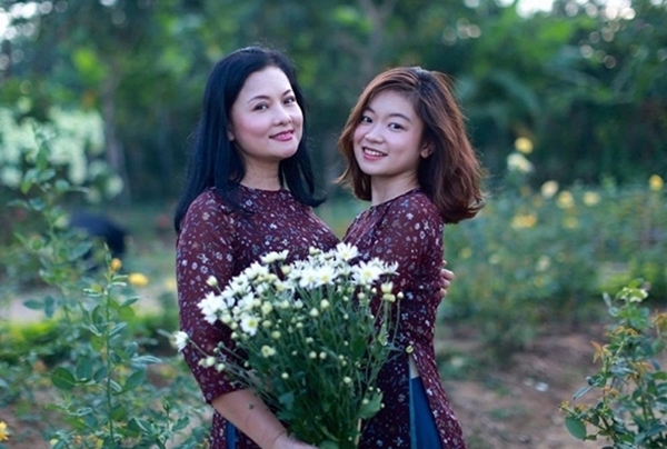 Con gái xinh đẹp của cặp vợ chồng nghệ sĩ Thu Quế - Phạm Cường