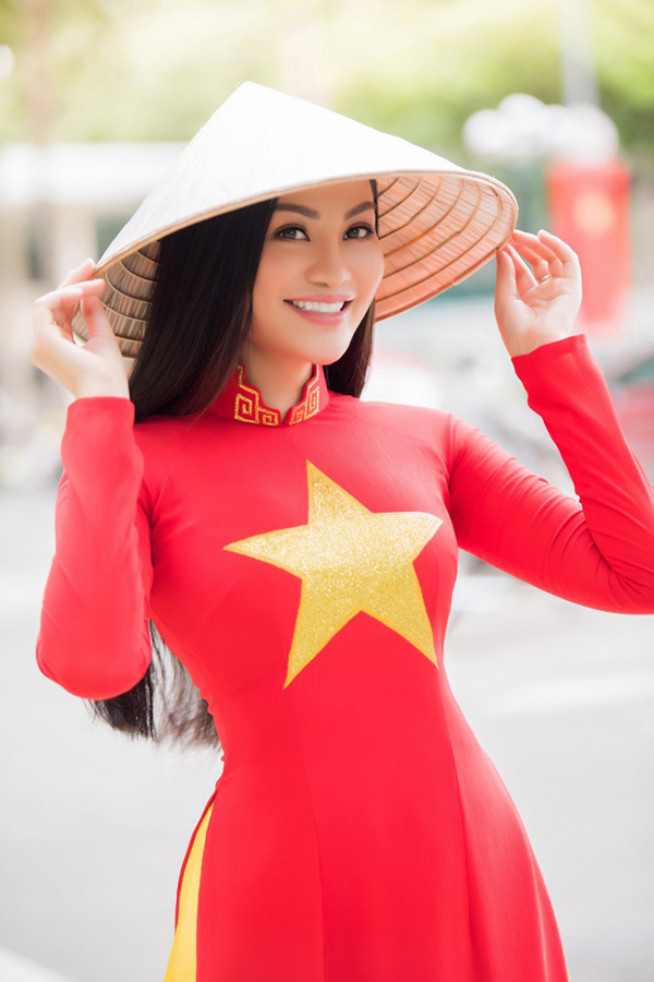 áo dài hình lá cờ Việt Nam