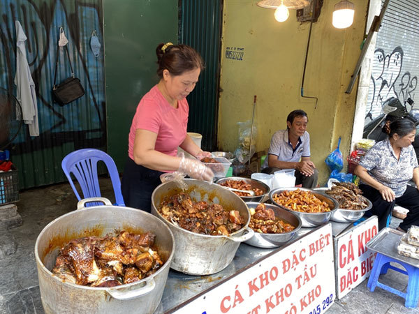 Famed stewed fish in the heart of the Old Quarter