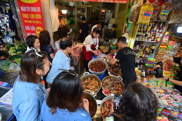 Famed stewed fish in the heart of the Old Quarter