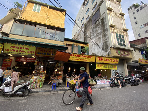 Famed stewed fish in the heart of the Old Quarter