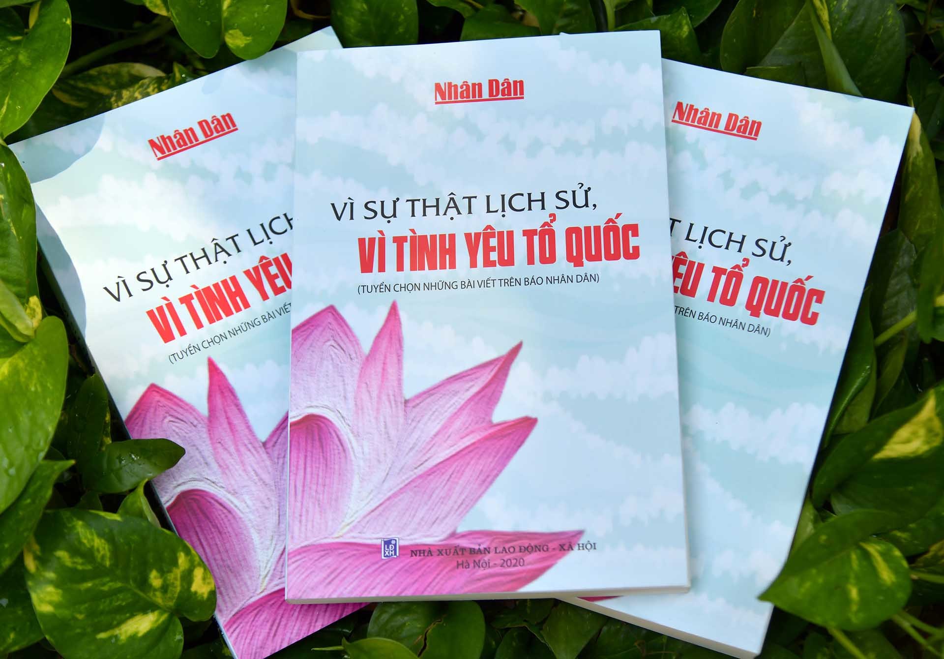 Báo Nhân Dân công bố sách 