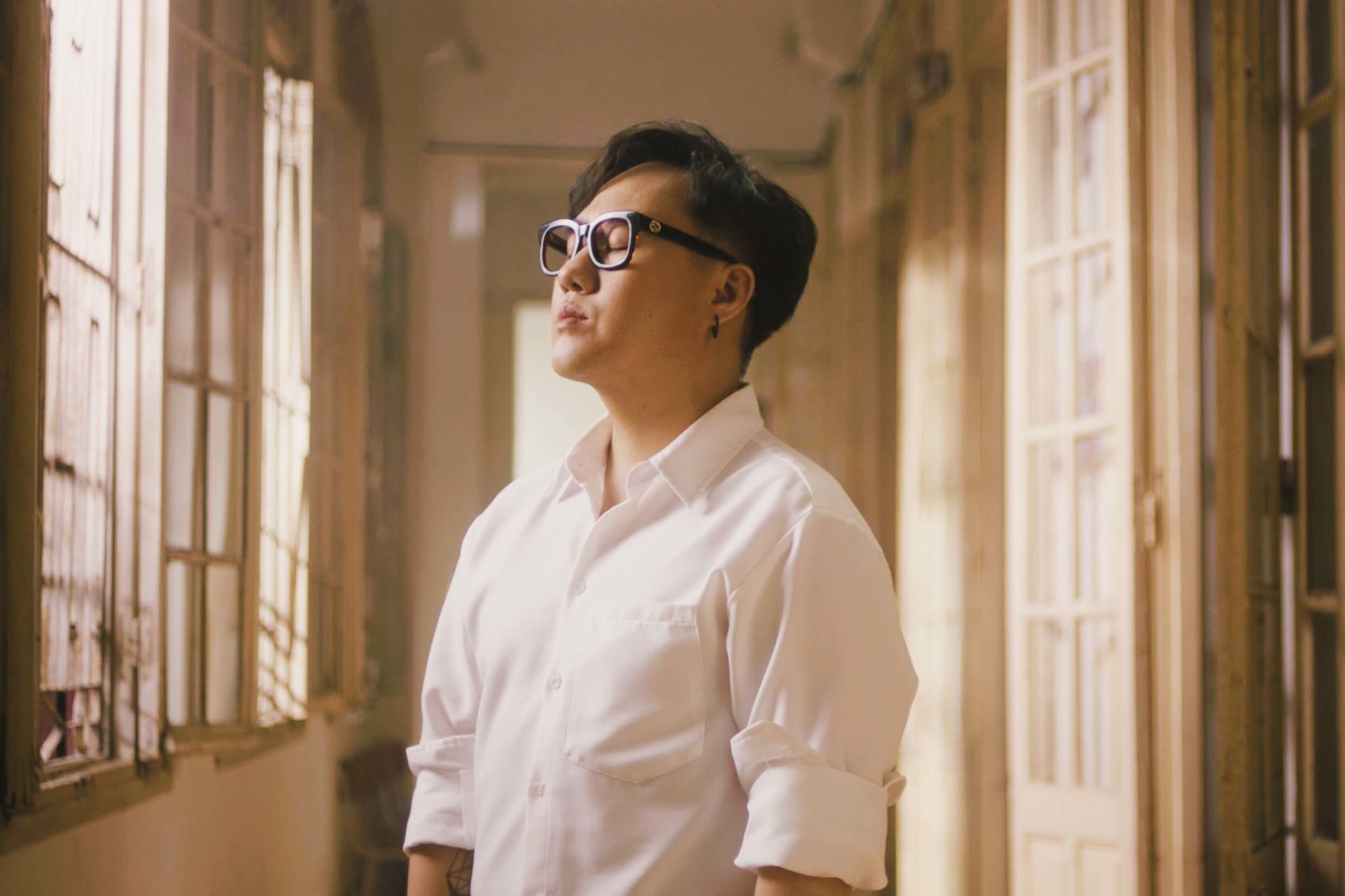 'Thánh mưa' Trung Quân trở lại với 'Tình nào không như tình đầu'