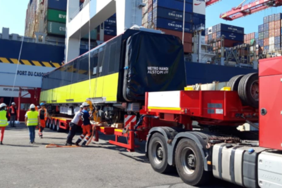 Hình ảnh đoàn tàu đường sắt Nhổn - ga Hà Nội đang từ Pháp về