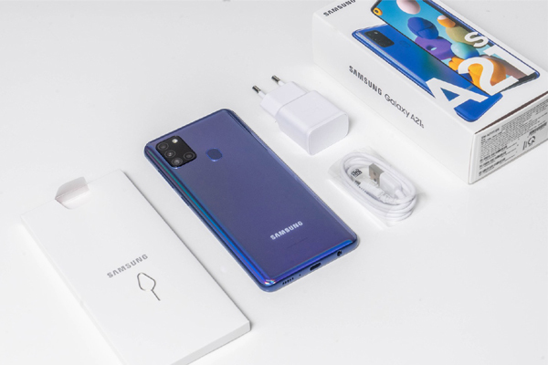 Samsung 'đại hạ giá' nhiều điện thoại, giảm sâu nhất 3 triệu đồng