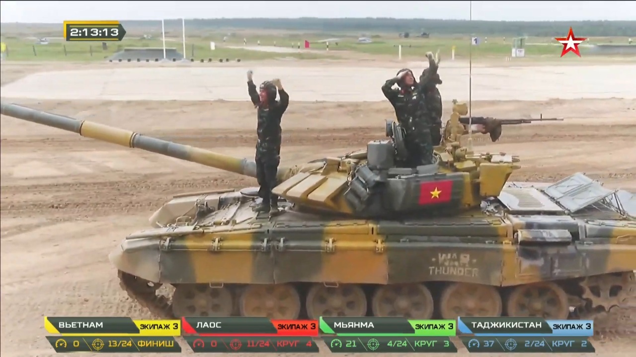 Hình ảnh kíp xe Việt Nam thi đấu trận chung kết Tank Biathlon chiều 4/9