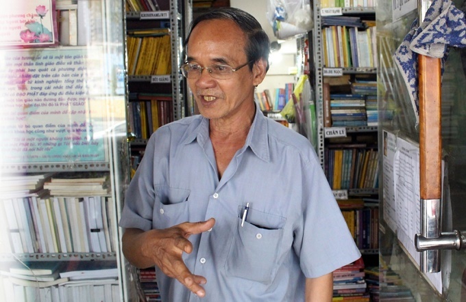 Ông lão mở tiệm sách '3 không' bên con đường đắt đỏ bậc nhất Sài Gòn