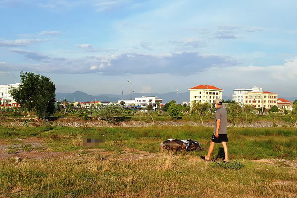 Thi thể nam thanh niên bên bờ kênh tại Quảng Bình