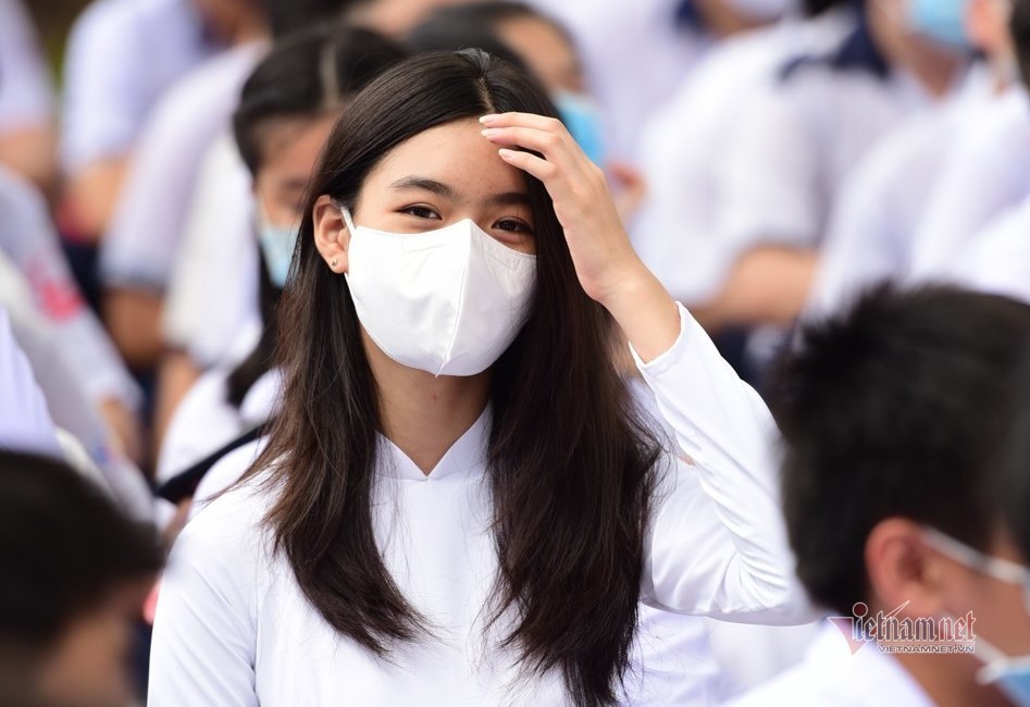 Nữ sinh Sài Gòn trong ngày khai giảng ở ngôi trường lâu đời nhất Việt Nam