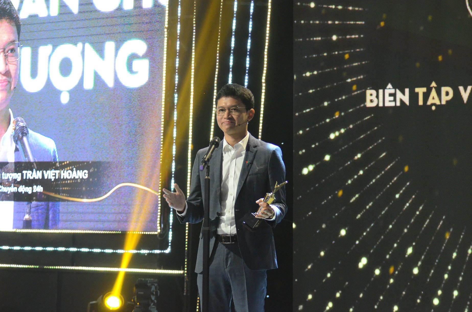 BTV Việt Hoàng nhận giải 'Dẫn chương trình ấn tượng' VTV Awards