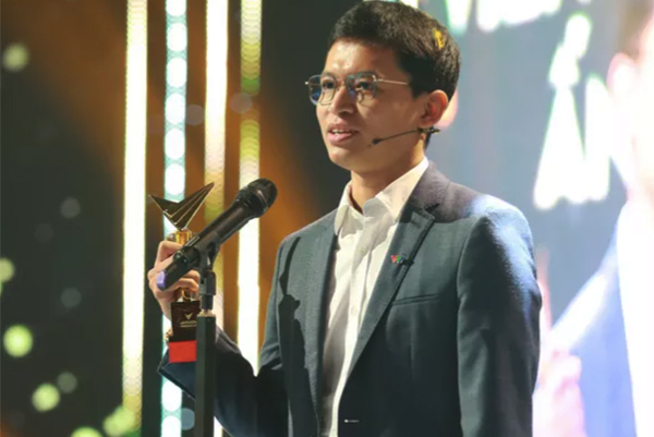 BTV Việt Hoàng nhận giải 'Dẫn chương trình ấn tượng' VTV Awards