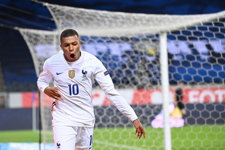 Griezmann hỏng 11m, Pháp hạ Thụy Điển nhờ Mbappe