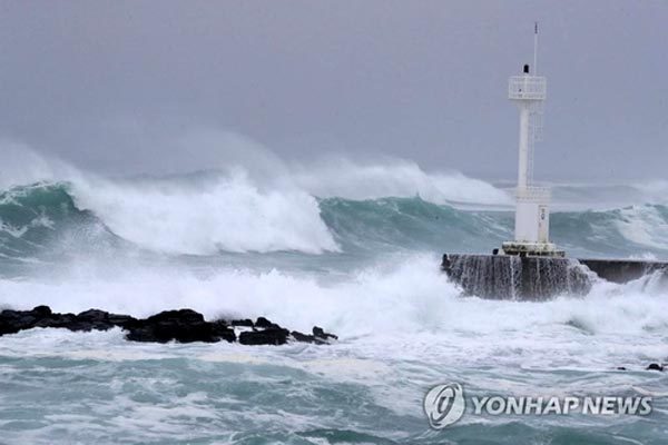 Bão Haishen rầm rập tiến tới, Hàn Quốc nâng cảnh báo cao nhất