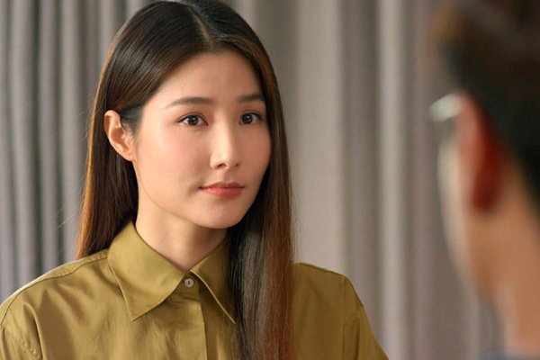 Diễm My giải thích về gương mặt to nhỏ khác thường