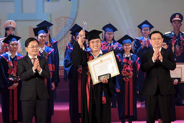 Vinh danh 88 thủ khoa tốt nghiệp xuất sắc năm 2020