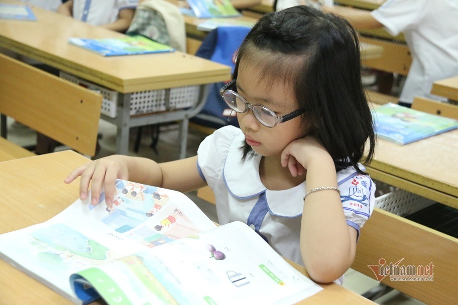 Học sinh lớp 1, 2 ở Hà Nội kiểm tra học kỳ trực tiếp nếu có thể