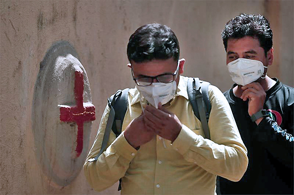 Thế giới 27,5 triệu ca nhiễm Covid-19, Ấn Độ hứng chịu ngày đen tối nhất