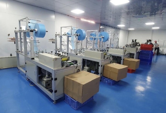 Vỡ mộng làm giàu, giới sản xuất khẩu trang ồ ạt bán tháo, thanh lý thiết bị