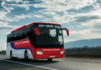 Xếp hàng đăng ký tour du lịch bằng xe buýt dài 70 ngày từ Ấn Độ tới Anh