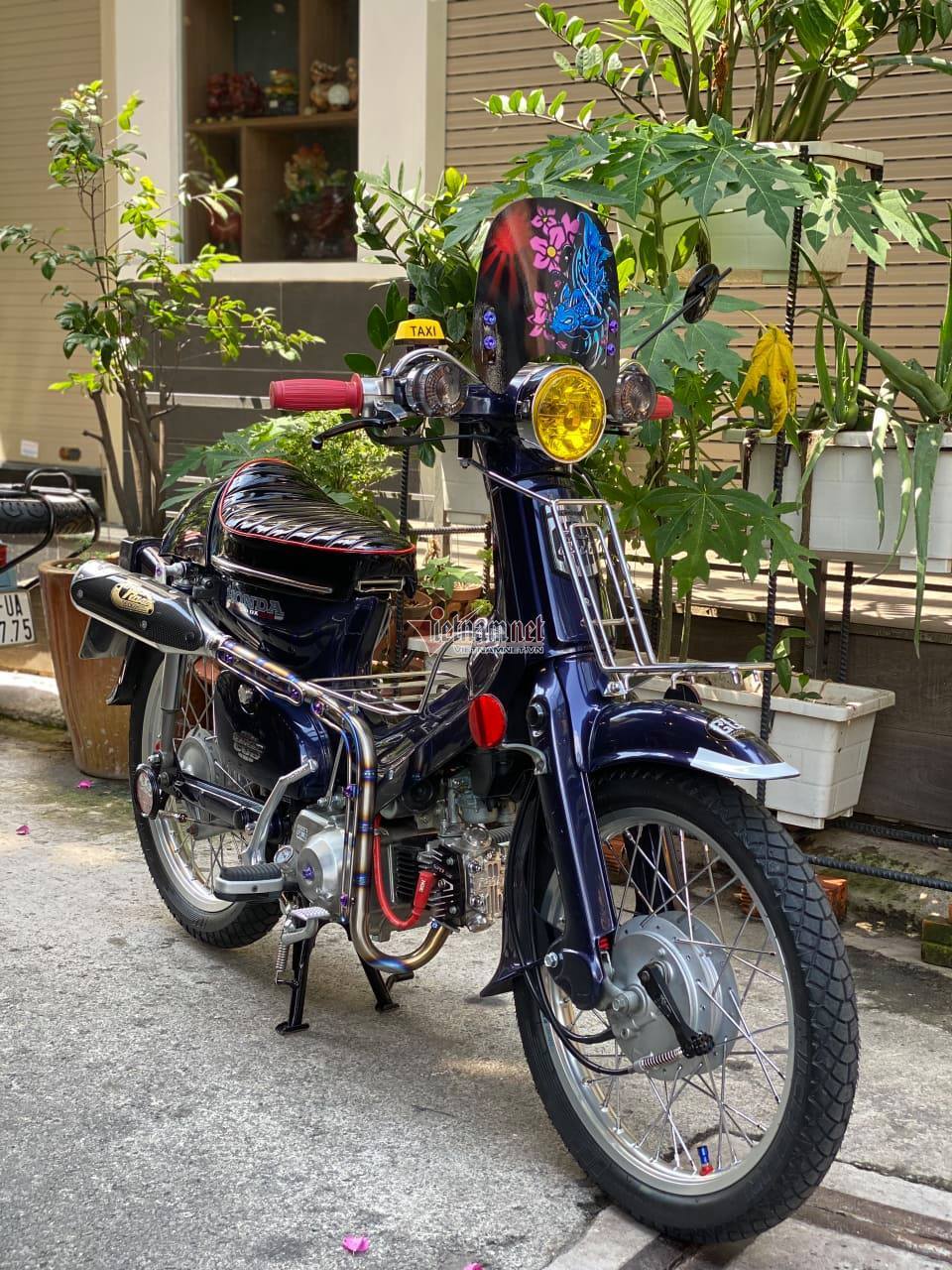 Ngắm Honda Cub 23 năm tuổi độ cực chất của dân chơi Sài Gòn