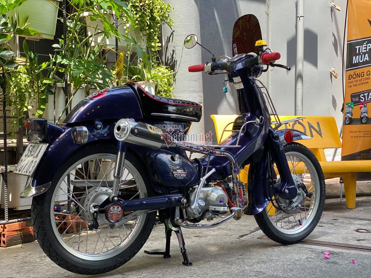 Honda Cub 23 năm tuổi độ cực chất của dân chơi Sài Gòn