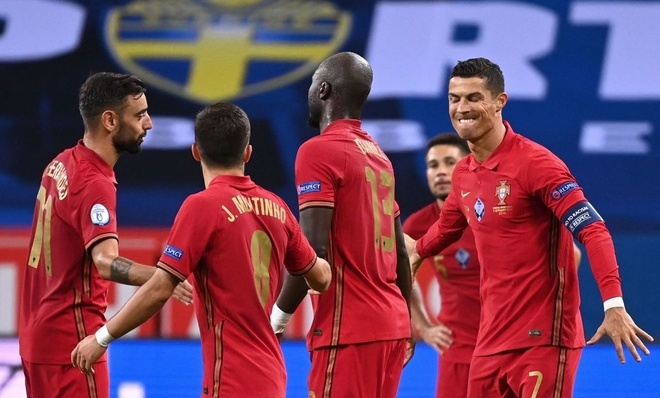 Ronaldo lập cú đúp siêu phẩm, Bồ Đào Nha hạ đẹp Thụy Điển