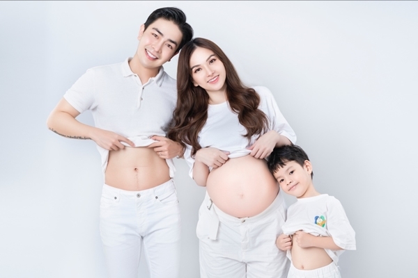 Thu Thủy hạnh phúc bên chồng trẻ và con trai