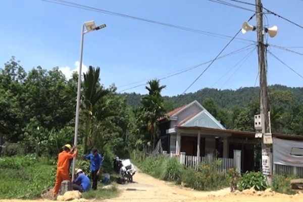 Điện lực Trà My tích cực hỗ trợ địa phương đảm bảo tiêu chí số 4