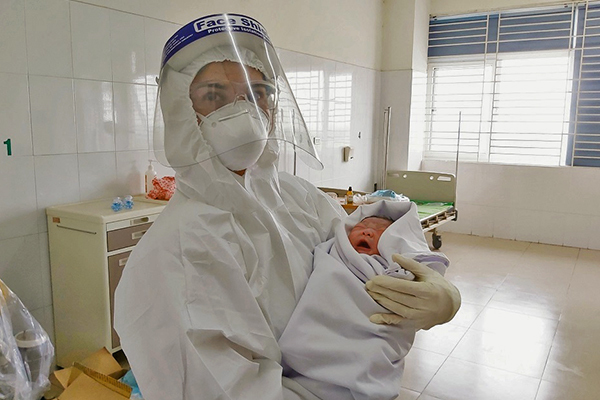 Sản phụ đầu tiên mắc Covid-19 ở Việt Nam đã sinh con