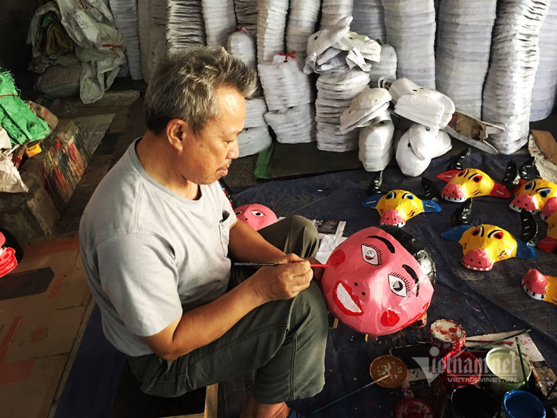 Traditional toy-making village busy ahead of Mid-Autumn Festival