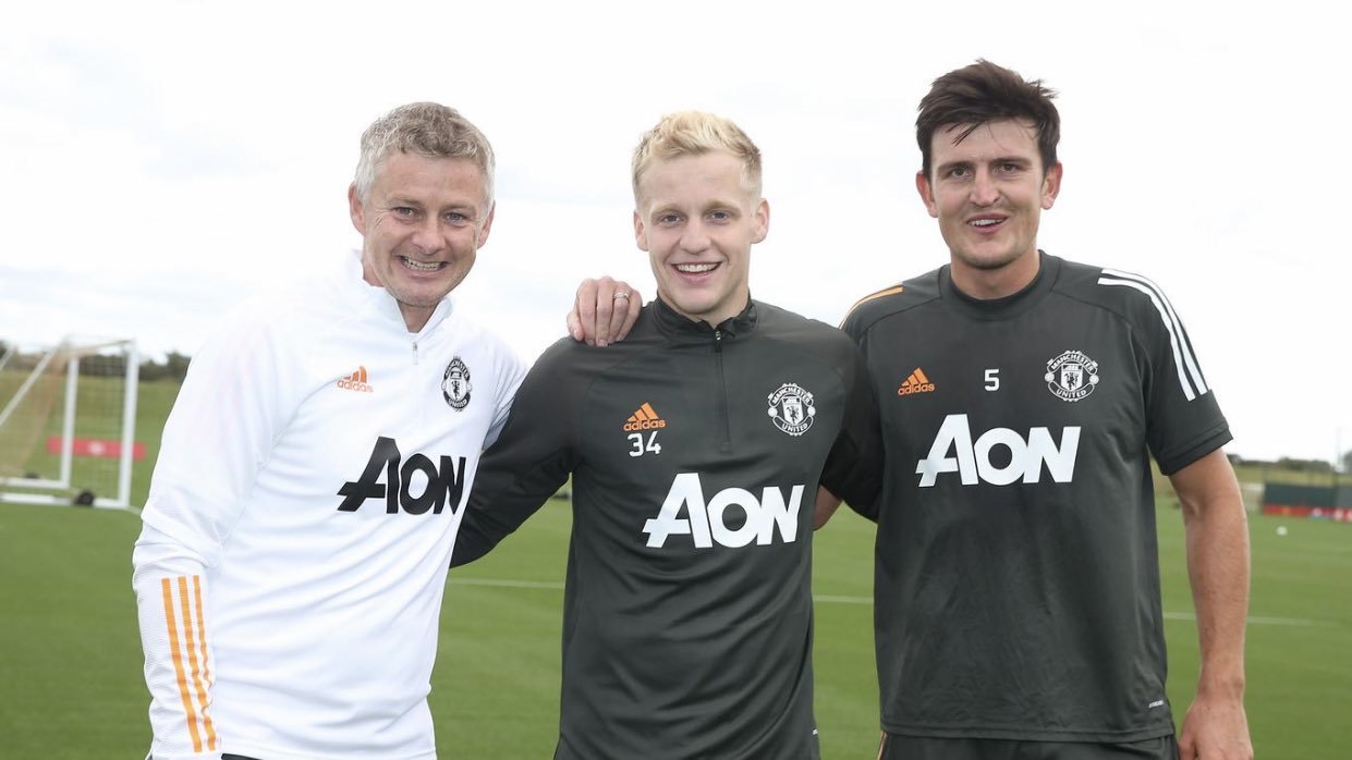 Solskjaer tiết lộ về Van de Beek khiến fan MU ngỡ ngàng