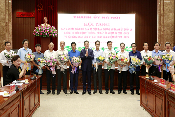 Nhiều cán bộ chủ chốt ở Hà Nội tự nguyện có đơn xin nghỉ sớm