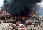 Cảng Beirut bốc cháy ngùn ngụt
