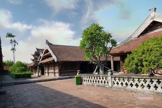 Chuyện về pho tượng bằng gỗ trầm hương dát vàng trong chùa cổ ở Thái Bình