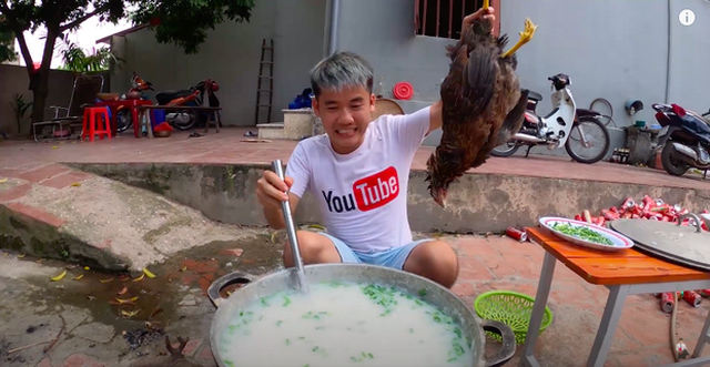 Hưng Vlog bị xử phạt 7,5 triệu đồng vì đăng video nấu cháo gà nguyên lông