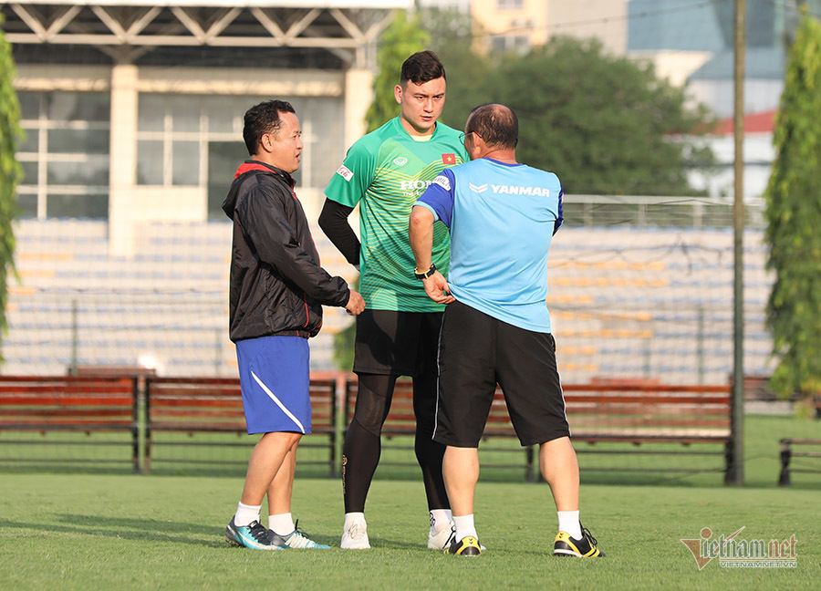 'Tuyển Việt Nam vắng Đặng Văn Lâm không ảnh hưởng gì'