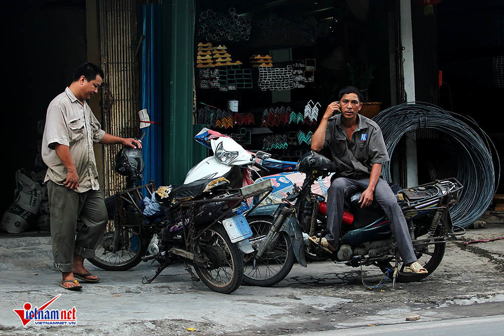 VN cities needs strict measures to persuade residents to abandon old polluting motorbikes