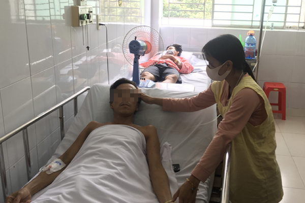 Cuộc chiến giành sự sống cho người đàn ông 'mang rắn vào viện cấp cứu'