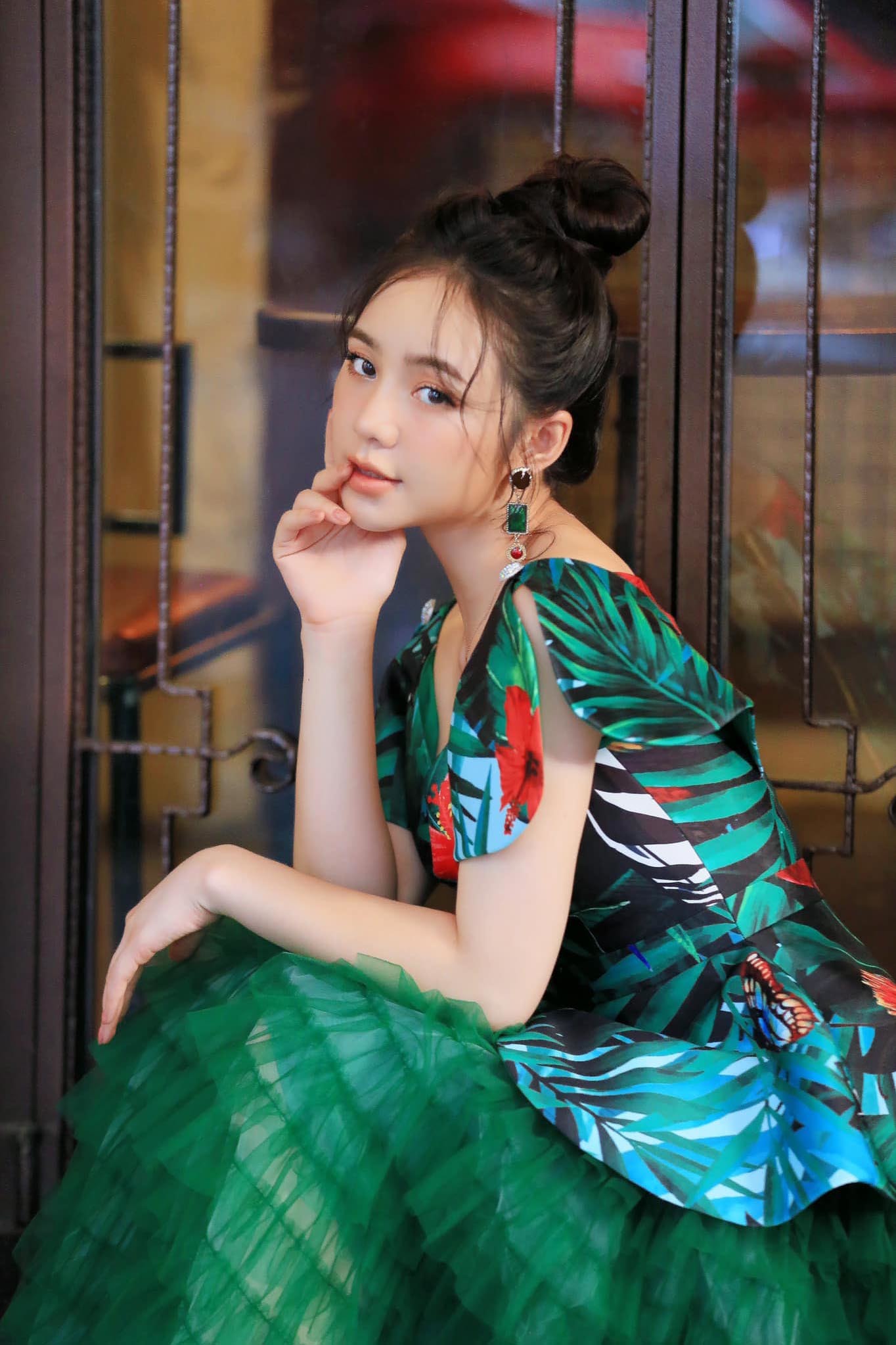 Thời trang điệu đà tôn sắc vóc nuột nà của Quỳnh Kool