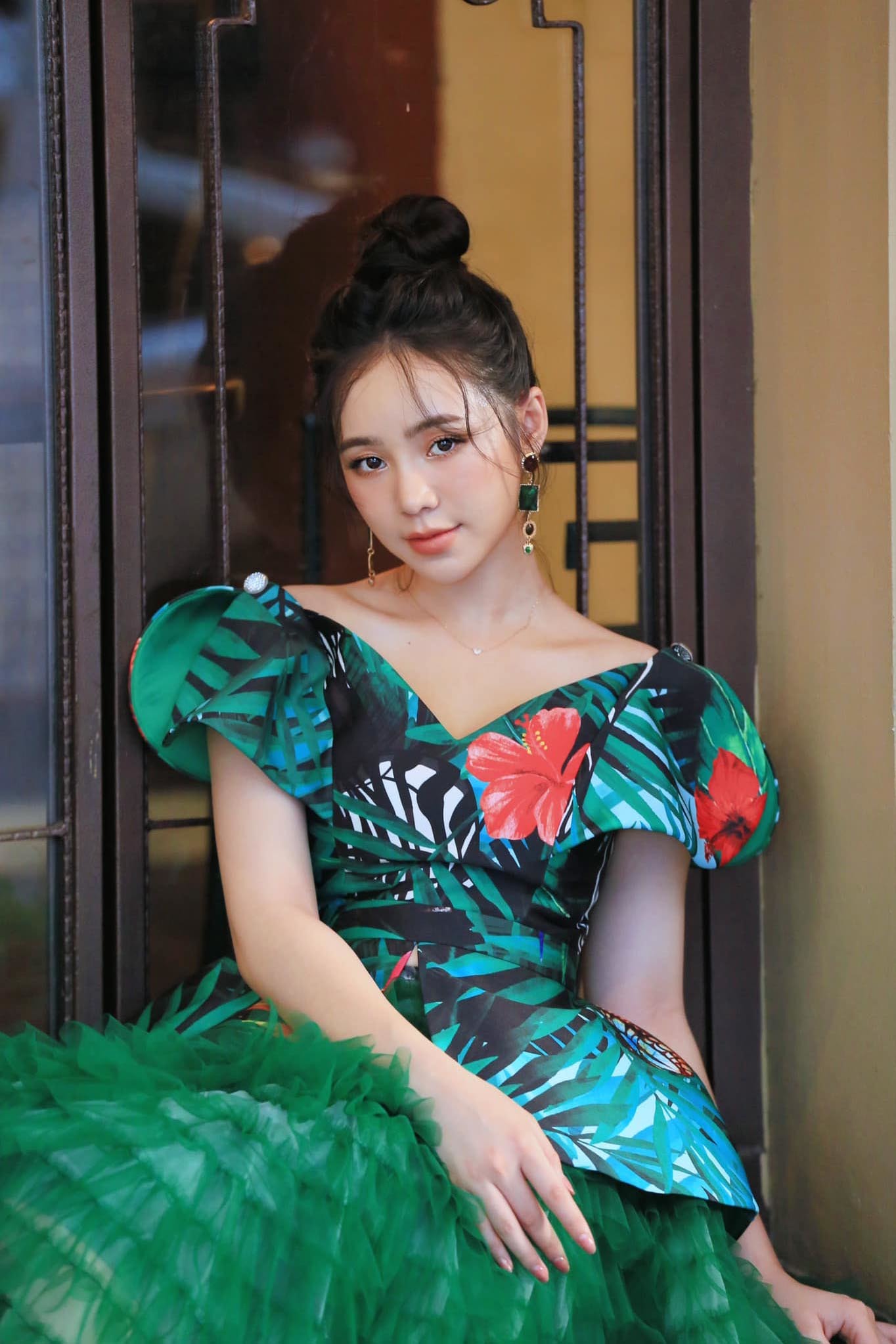 Thời trang điệu đà tôn sắc vóc nuột nà của Quỳnh Kool