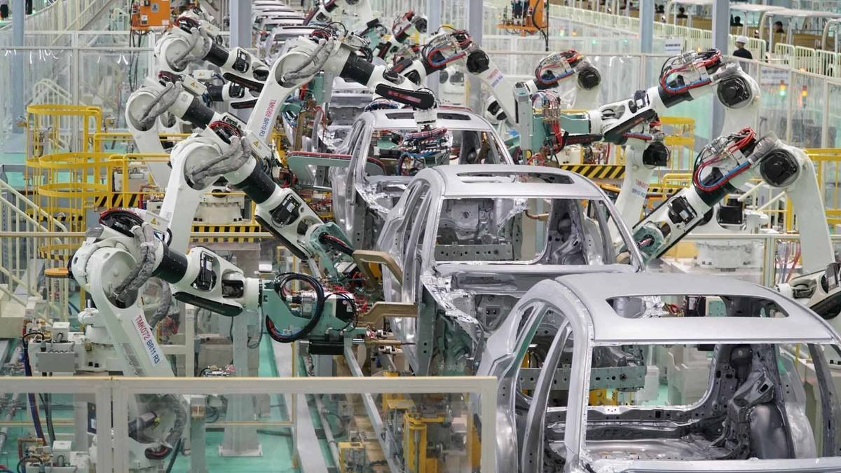 Việt Nam sản xuất ô tô: Cơ hội lớn, lại lo thêm 1 lần bỏ lỡ