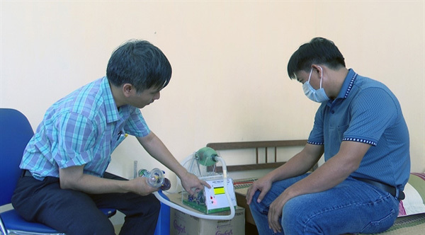 Phu Yen lecturer make portable ventilators