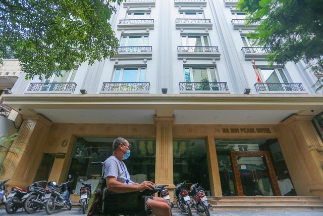 'Buốt ruột' vì vắng khách, chủ khách sạn phố cổ Hà Nội rao bán trăm tỷ đồng