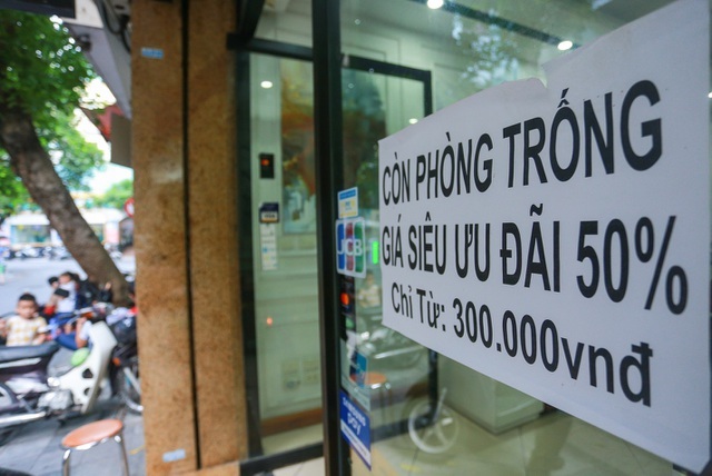 'Buốt ruột' vì vắng khách, chủ khách sạn phố cổ Hà Nội rao bán trăm tỷ đồng